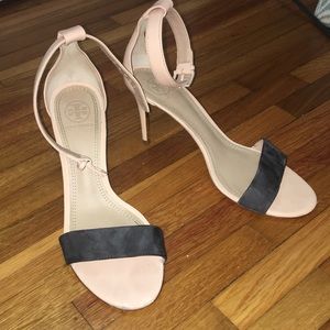 Tory Burch nude/black heels